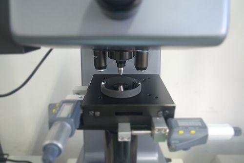 Microdurómetro Vickers XHVT-1000Z